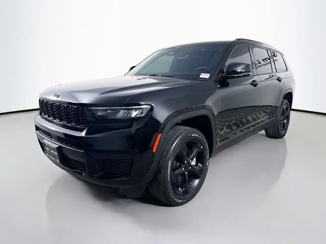 Used 2023 Black Jeep Altitude image 3