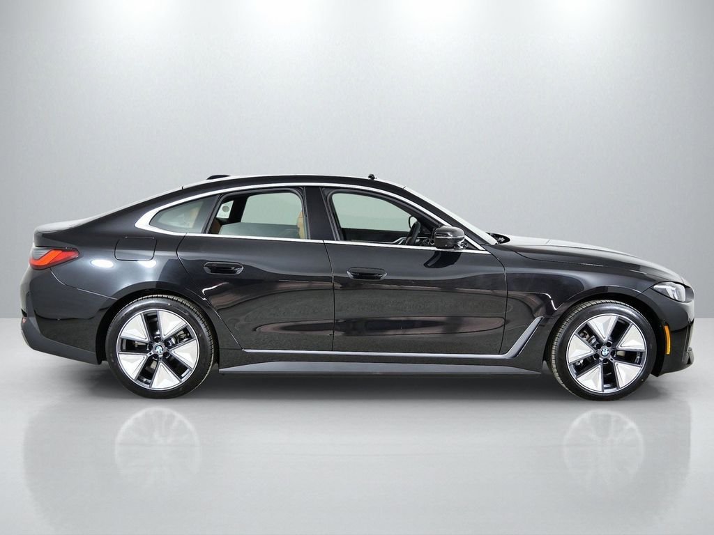 Used 2026 Black Sapphire Metallic BMW xDrive40 image 9