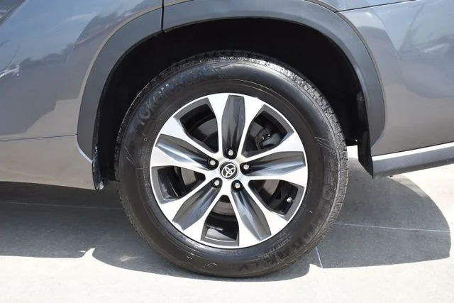 Used 2023 Gray Toyota XLE image 8