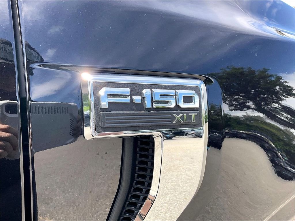 Used 2025 Agate Black Metallic Ford XLT image 26