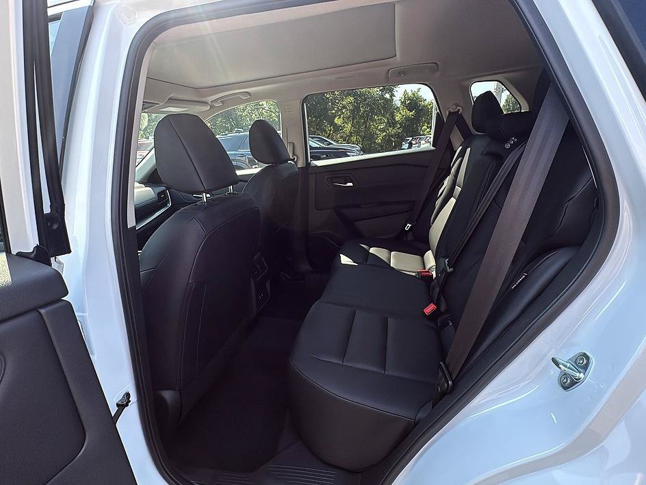 Used 2026 Everest White Pearl Tricoat Nissan Dark Armor image 51