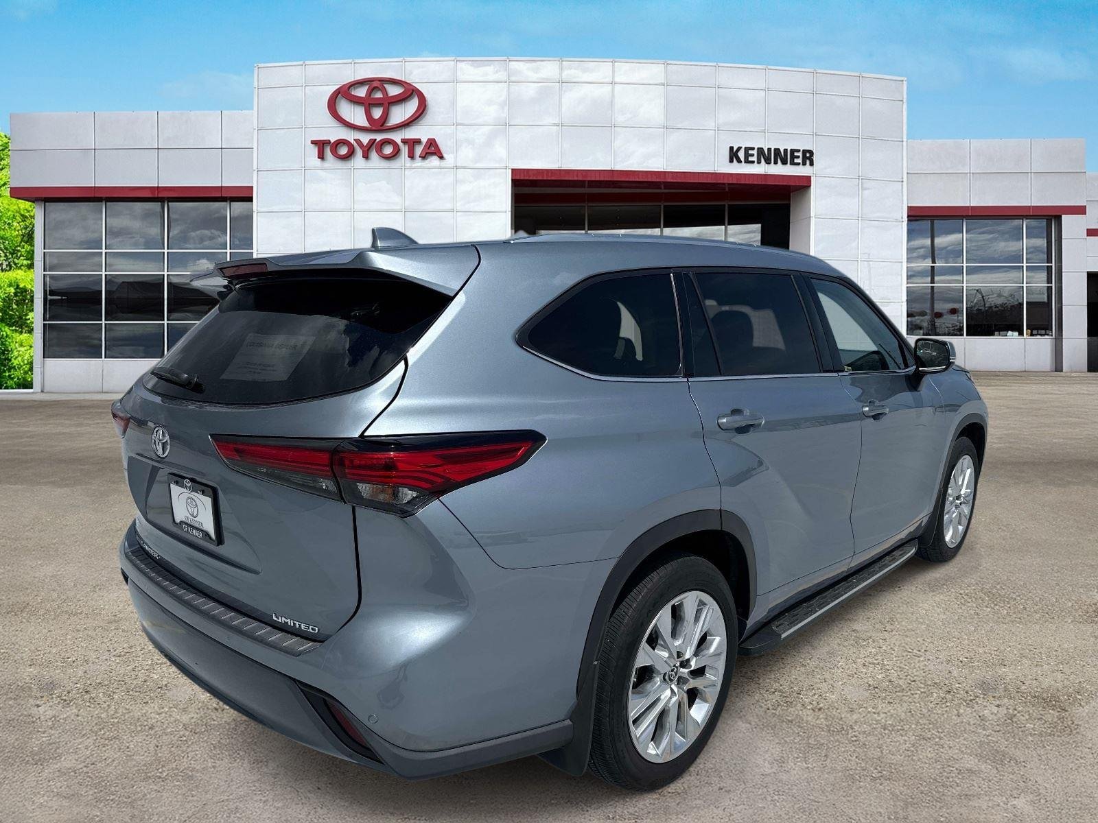 Used 2022 Moon Dust Toyota Limited image 6