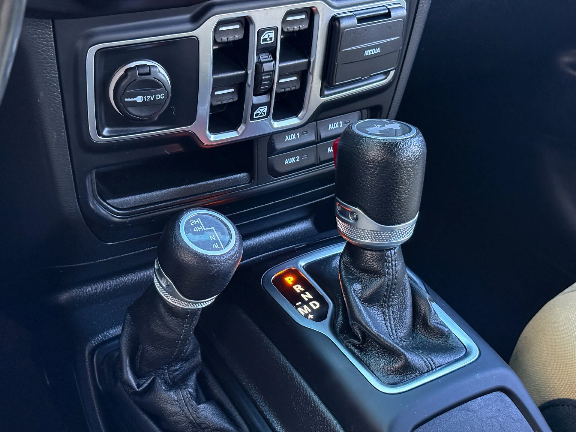 Used 2023 Blue Jeep Sport image 31