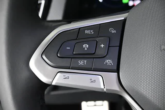 2026 Volkswagen Atlas Cross Sport SEL Premium R-LINE - Photo 38