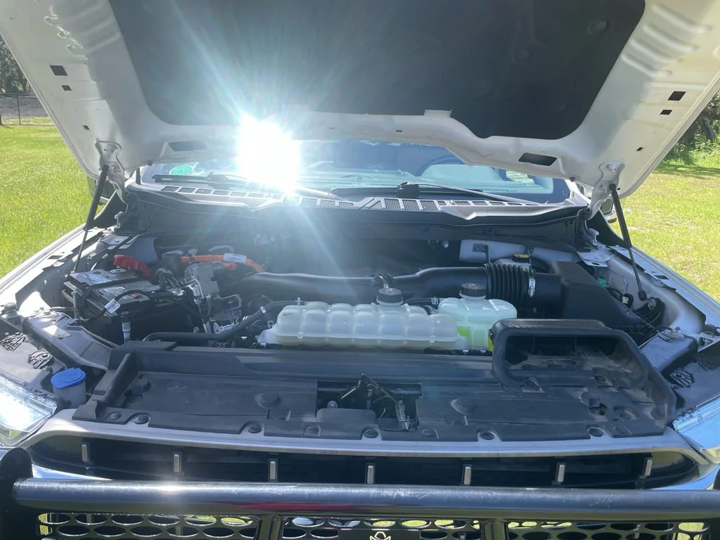 Used 2023 Star White Ford Lariat 4X4 Hybrid image 9