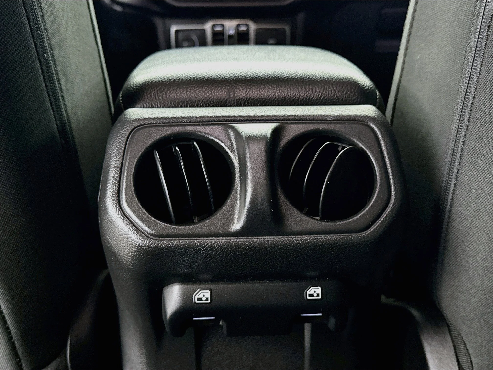 Used 2022  Jeep Sport S image 25