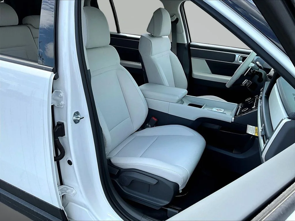 New 2026 White Hyundai SE image 10
