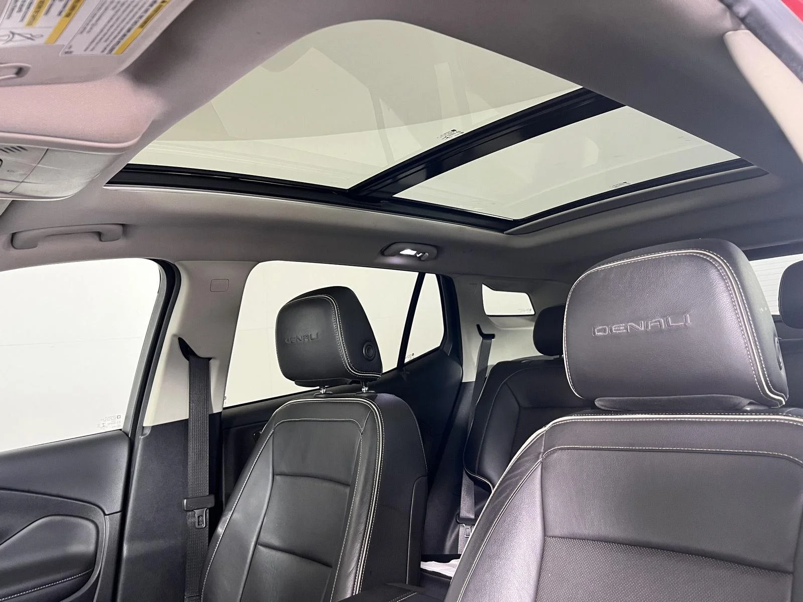 Used 2018 RED QUARTZ TINTCOAT GMC Denali image 5