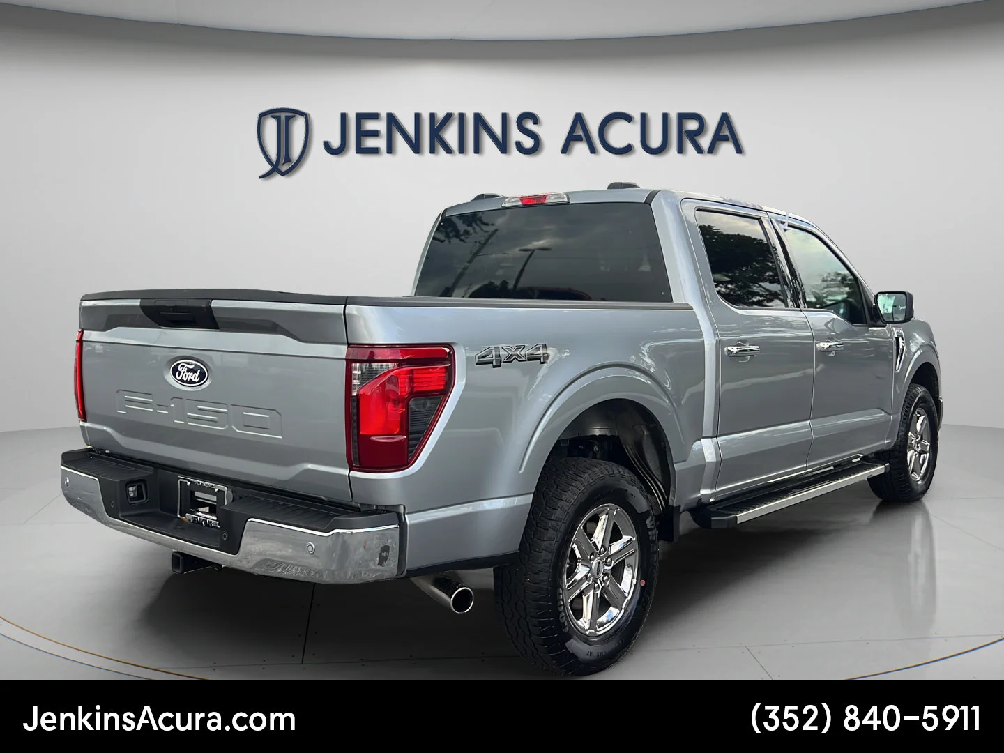 Used 2025 Silver Metallic Ford XLT image 3