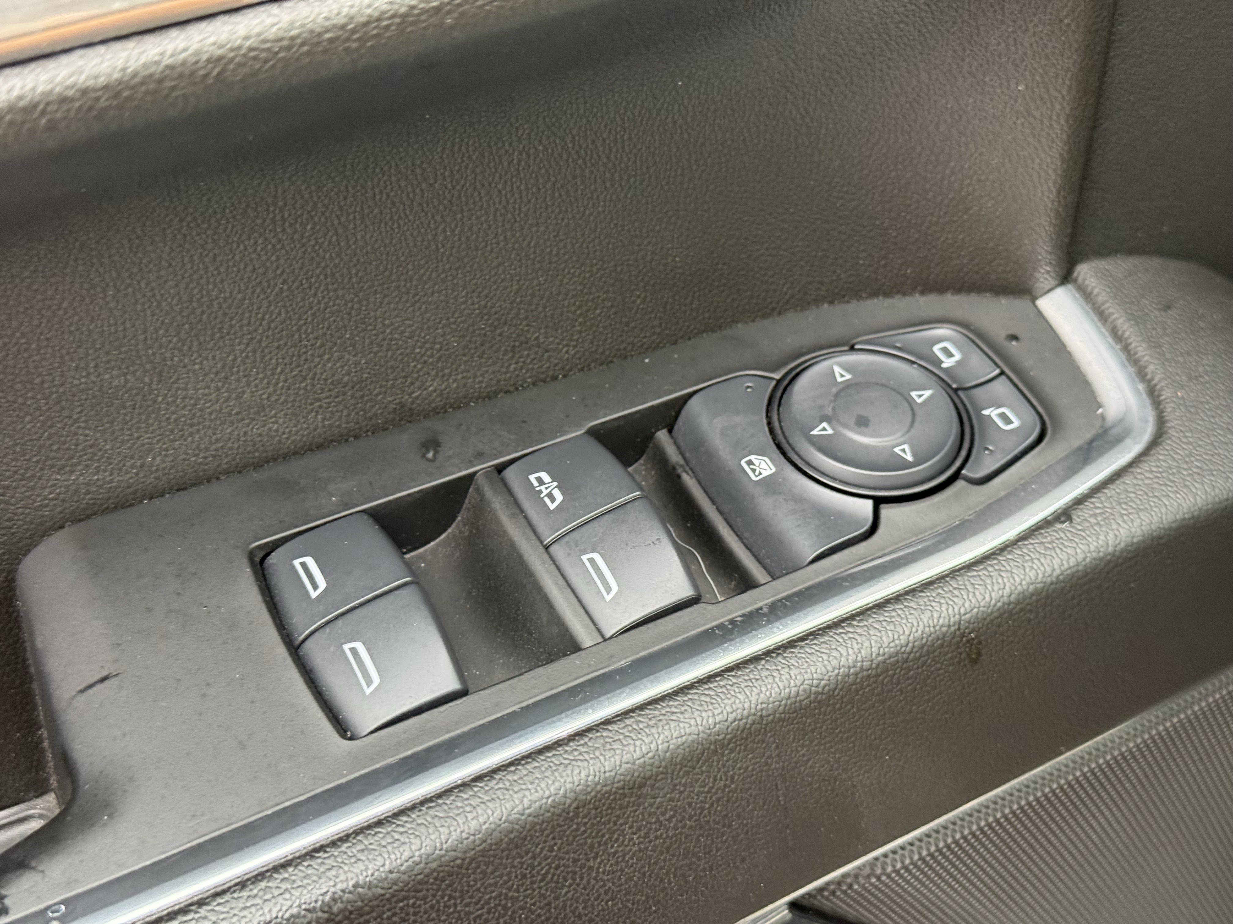 Used 2025 Sterling Gray Metallic Chevrolet  image 24