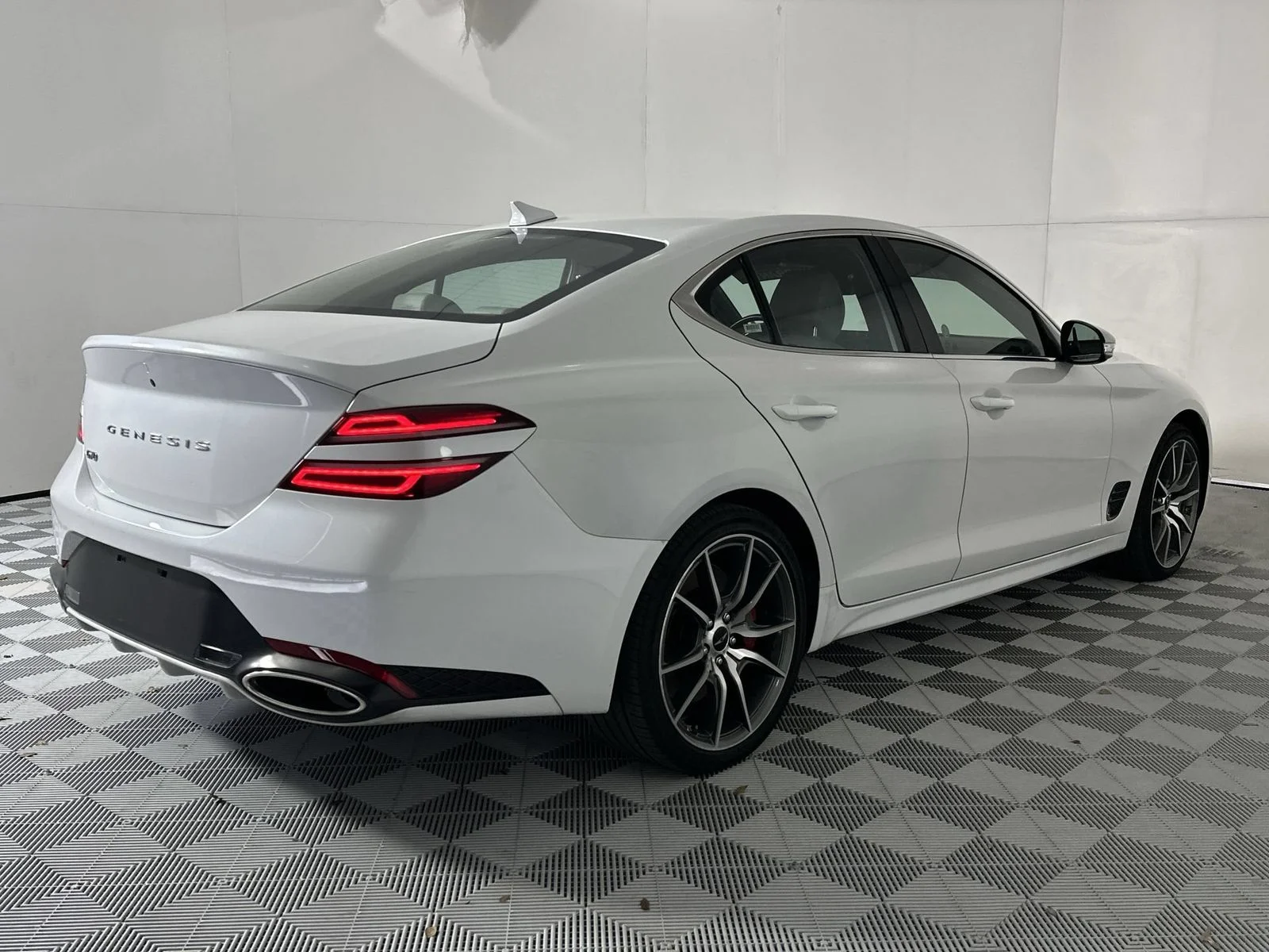 Used 2025 White Genesis 2.5T image 8