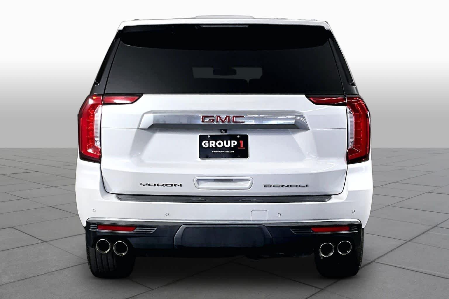 Used 2021 White Frost Tricoat GMC Denali image 5