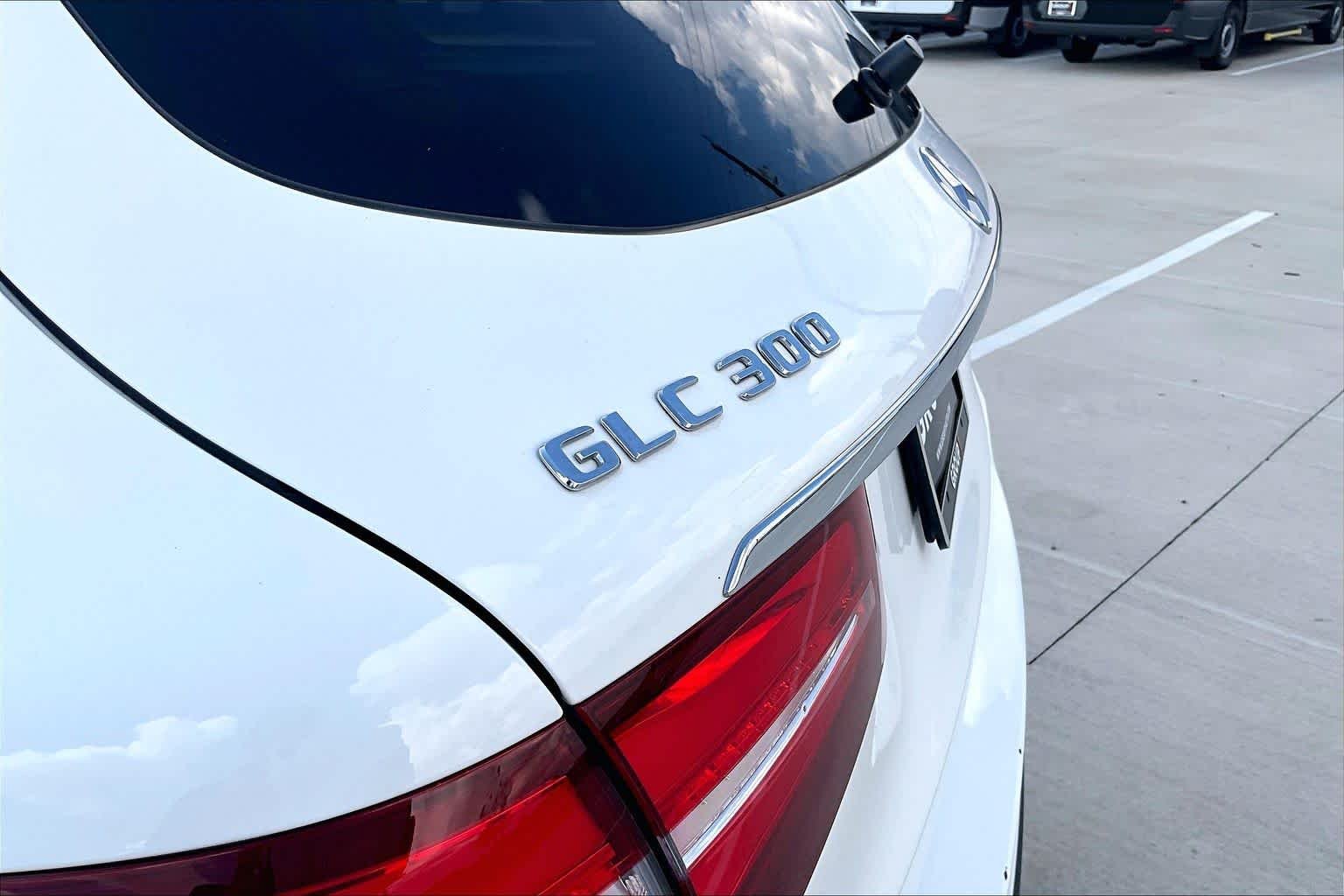 Used 2019 Polar White Mercedes-Benz GLC 300 image 28