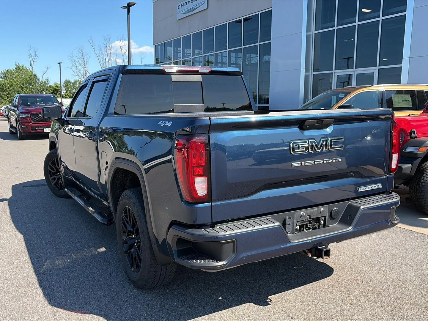 Used 2021 Pacific Blue Metallic GMC Elevation image 3