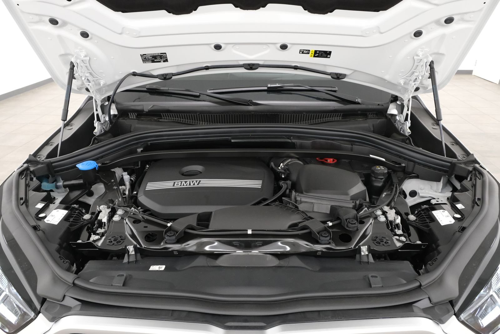 New 2026 Mineral White Metallic BMW xDrive28i image 40