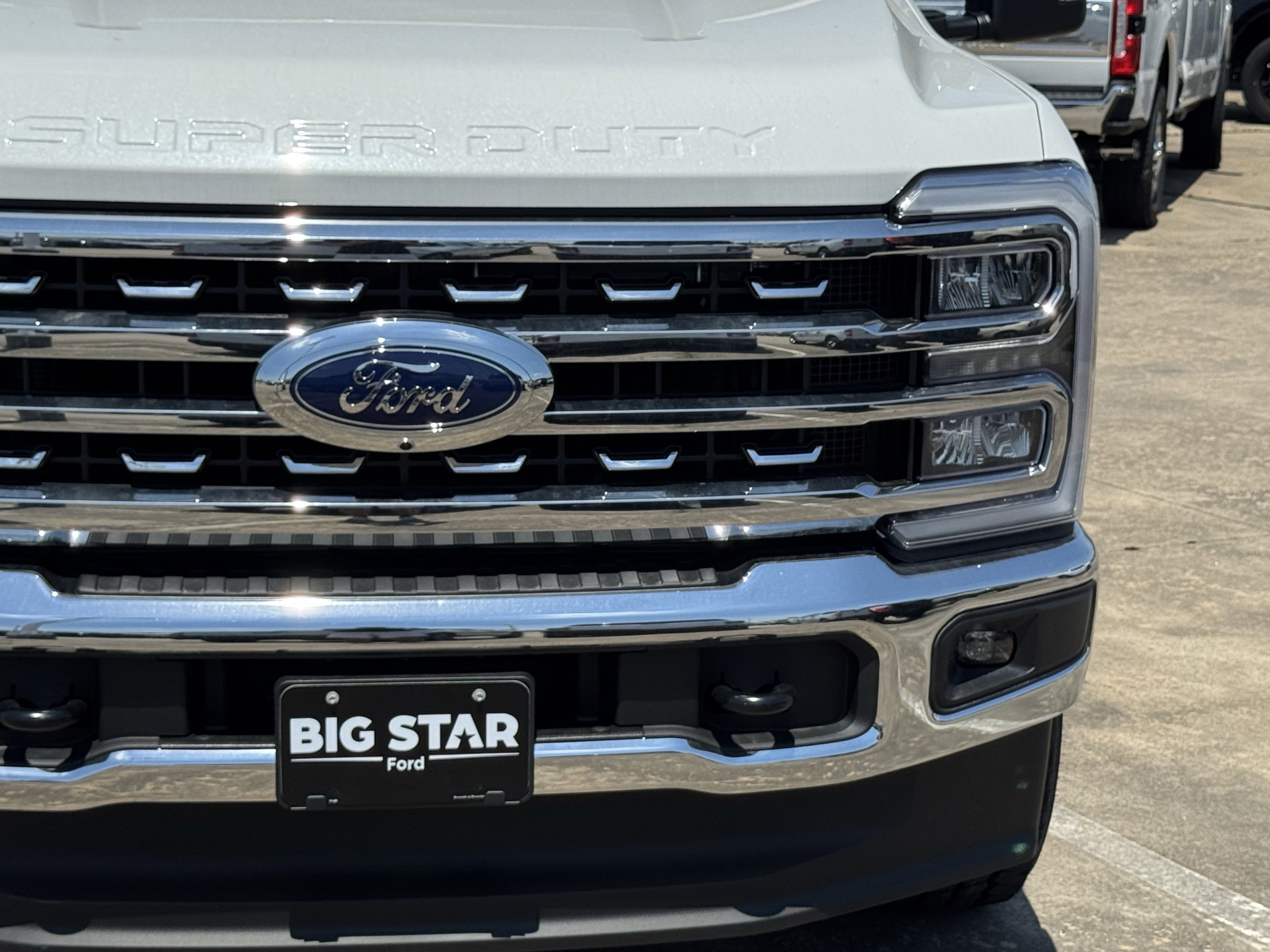 New 2026 Star White Metallic Tri-Coat Ford LARIAT image 4