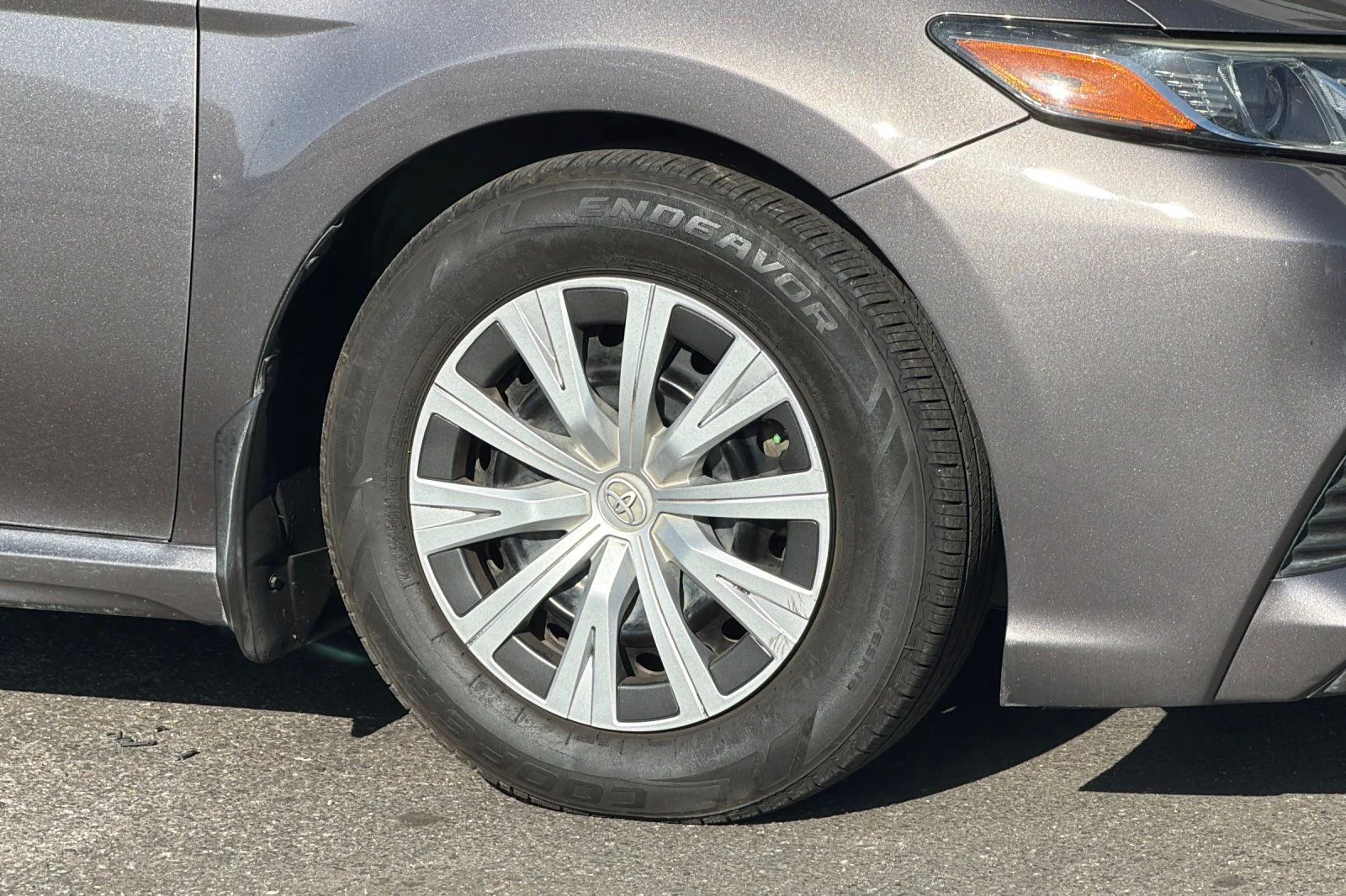 Used 2018 Gray Toyota SE image 27