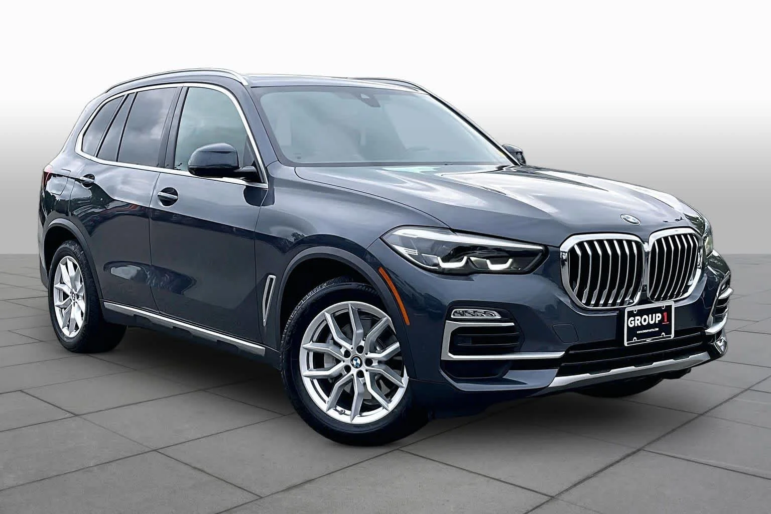 Used 2019 Arctic Gray Metallic BMW xDrive40i image 2