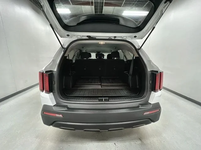 2021 Kia Sorento LX - Photo 23