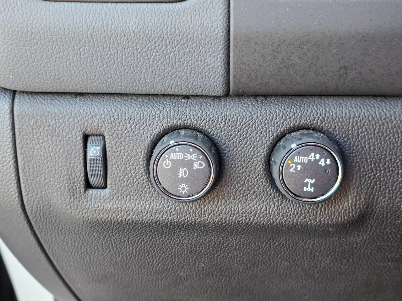 Used 2022 Summit White Chevrolet Z71 image 23