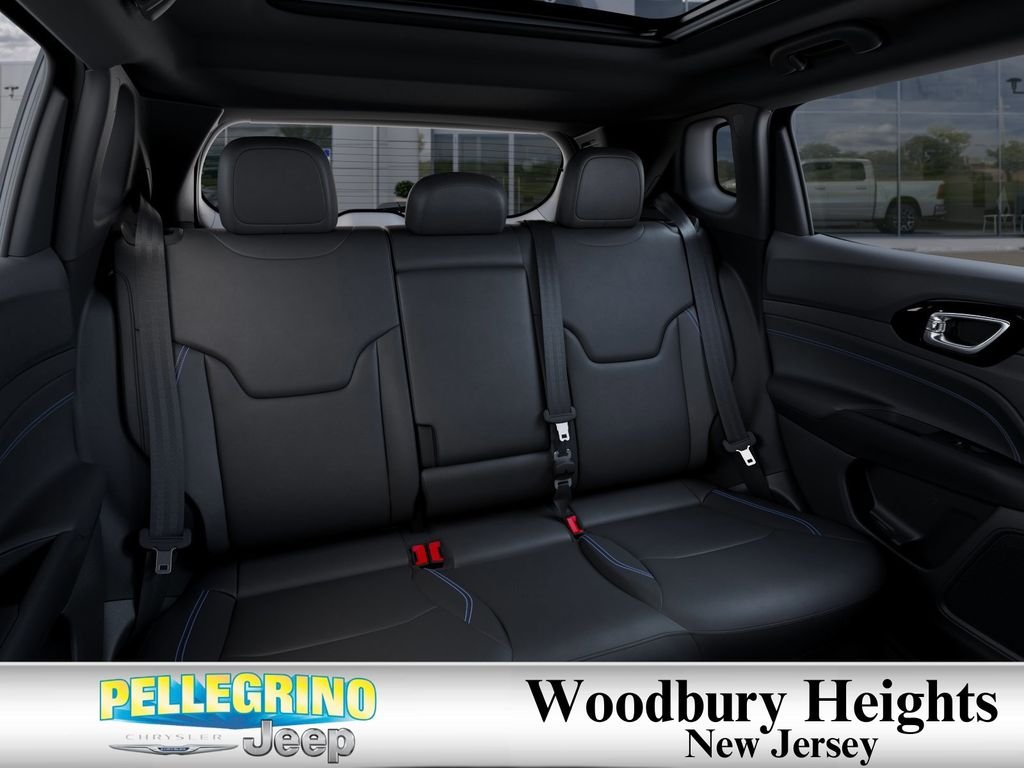 New 2025 Bright White Clear-Coat Exterior Paint Jeep Limited image 15