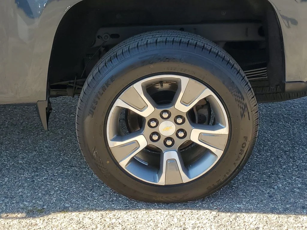 Used 2019 Gray Chevrolet Z71 image 7