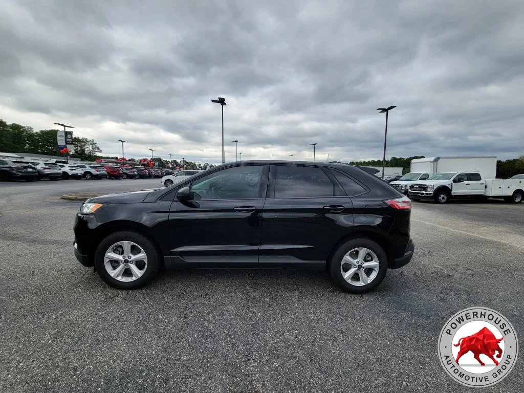 Used 2024 Black Ford SE image 2