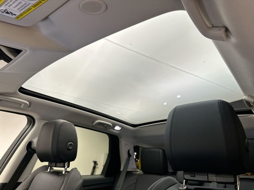 Used 2025 Fuji White Land Rover S image 11