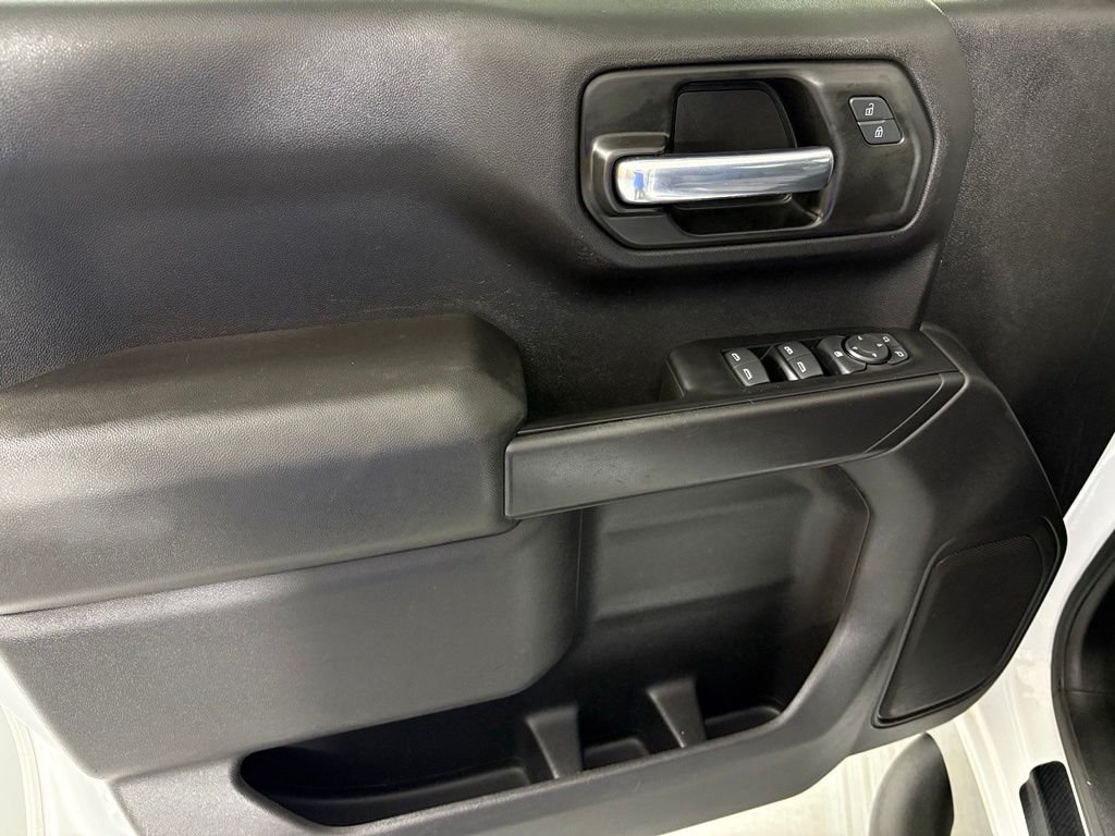 Used 2023 White Chevrolet Custom image 16