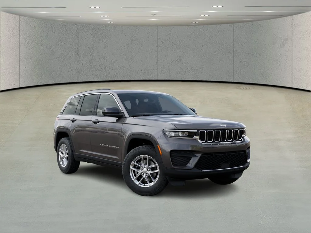 New 2026 Baltic Gray Metallic Clear-Coat Exterior Paint Jeep Laredo image 5