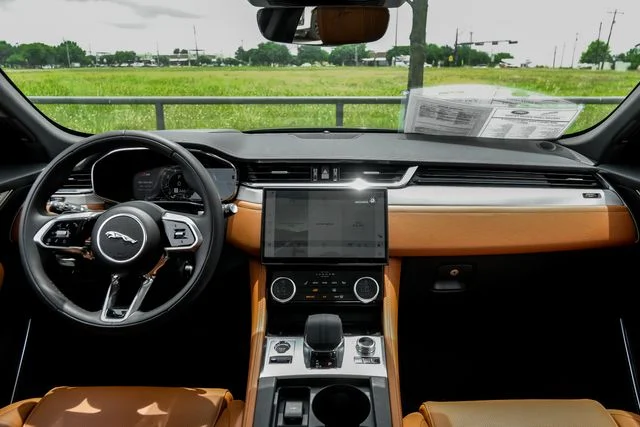 2026 Jaguar F-Pace R-Dynamic S - Photo 15
