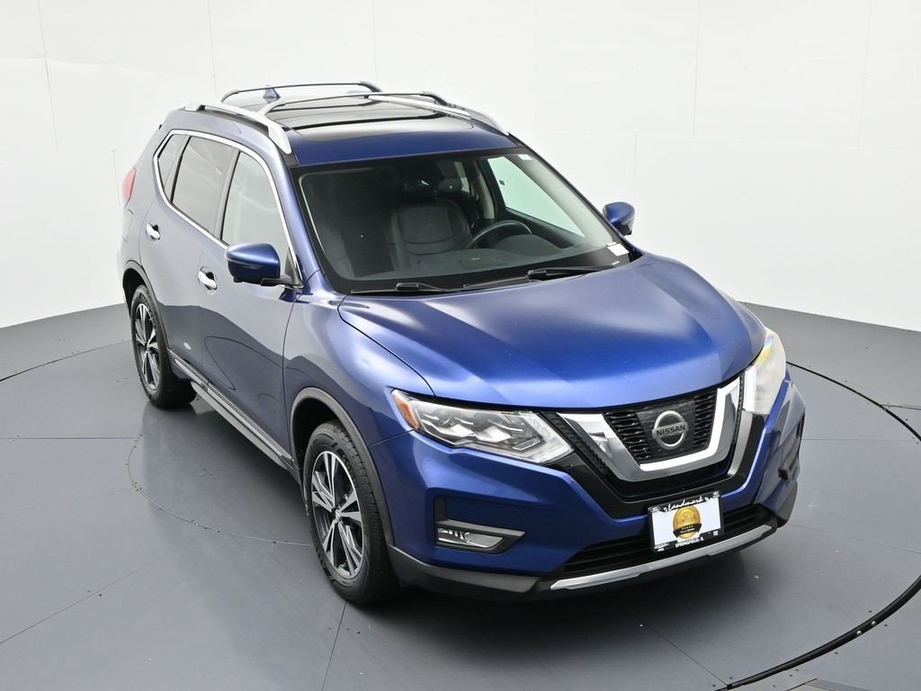Used 2017 Caspian Blue Nissan SL image 13