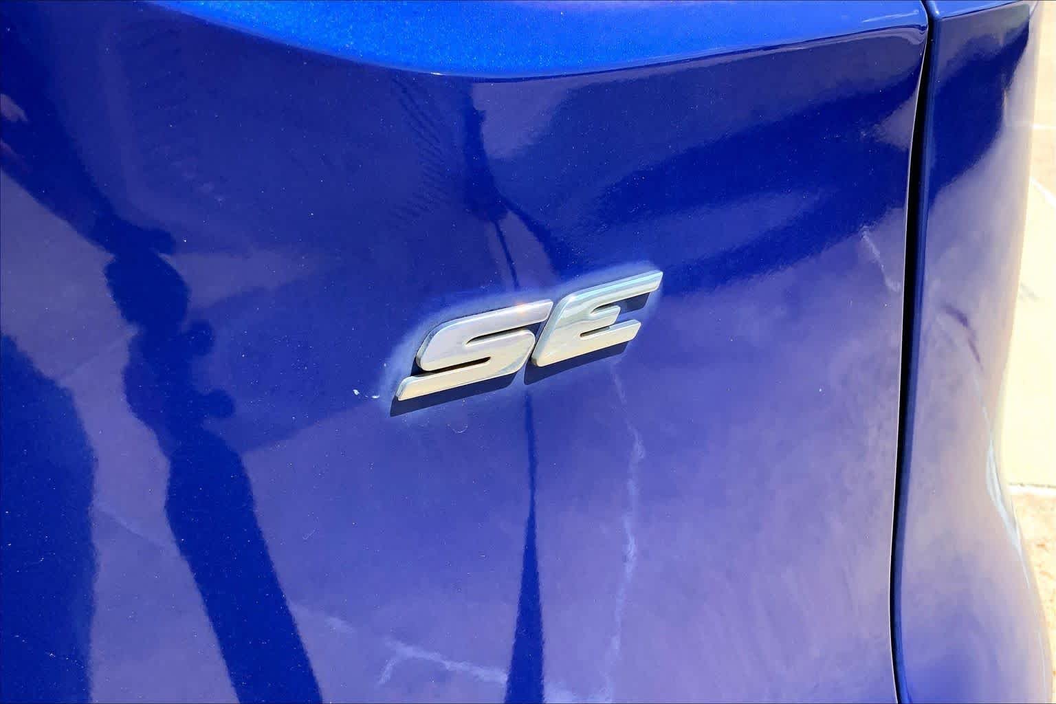 Used 2015 Blue Ford SE image 10