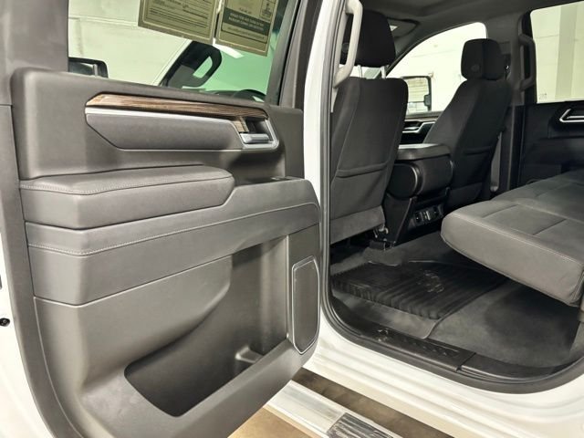 Used 2025 White Chevrolet LT image 18
