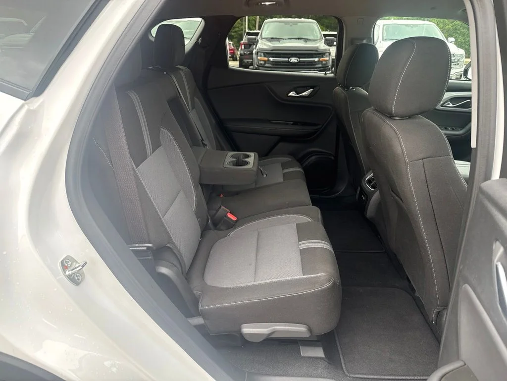 Used 2025 White Chevrolet LT image 11