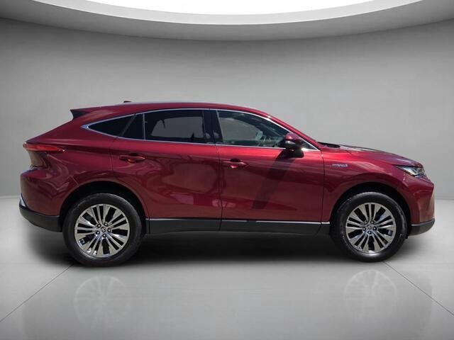 Used 2021 Ruby Flare Pearl Toyota XLE image 6