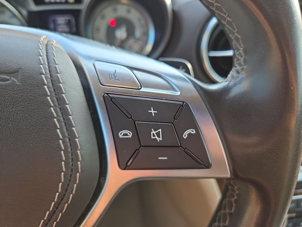 Used 2013 Black Mercedes-Benz SL 550 image 18