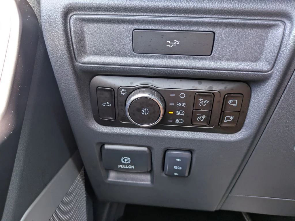 New 2026 Iconic Silver Metallic Ford Lariat image 29