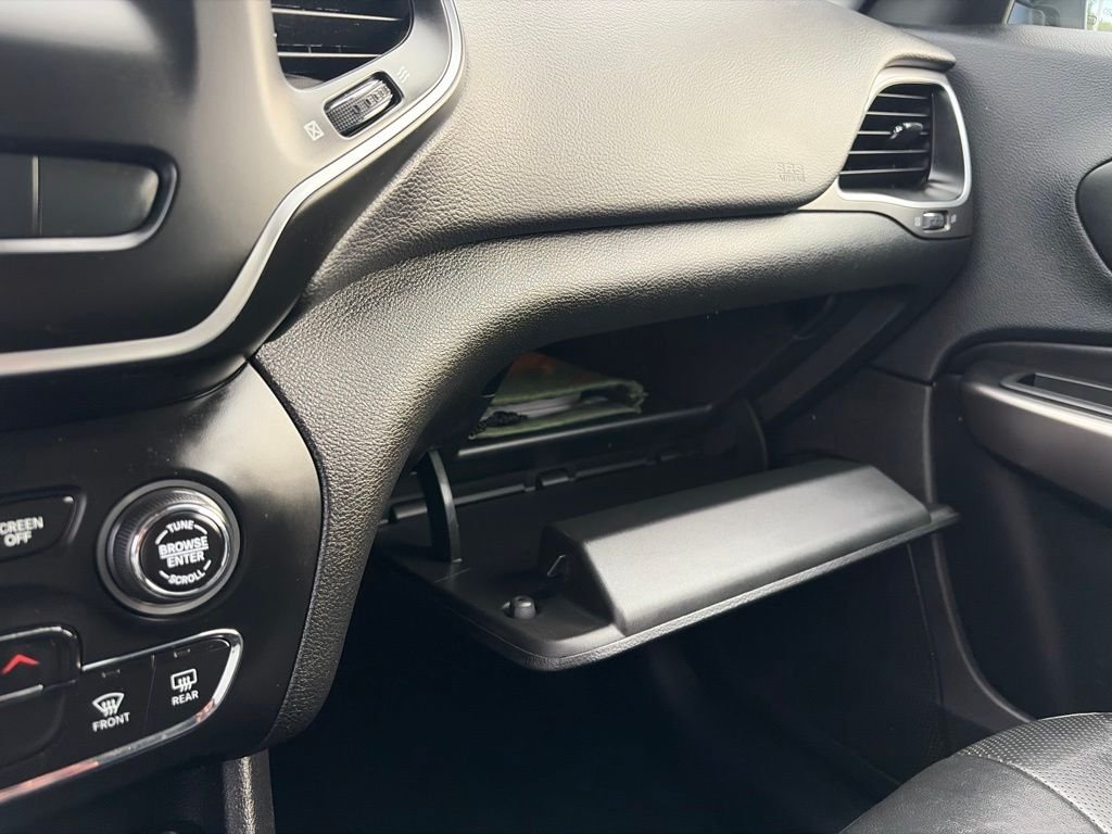 Used 2021 Green Jeep Latitude Lux image 30
