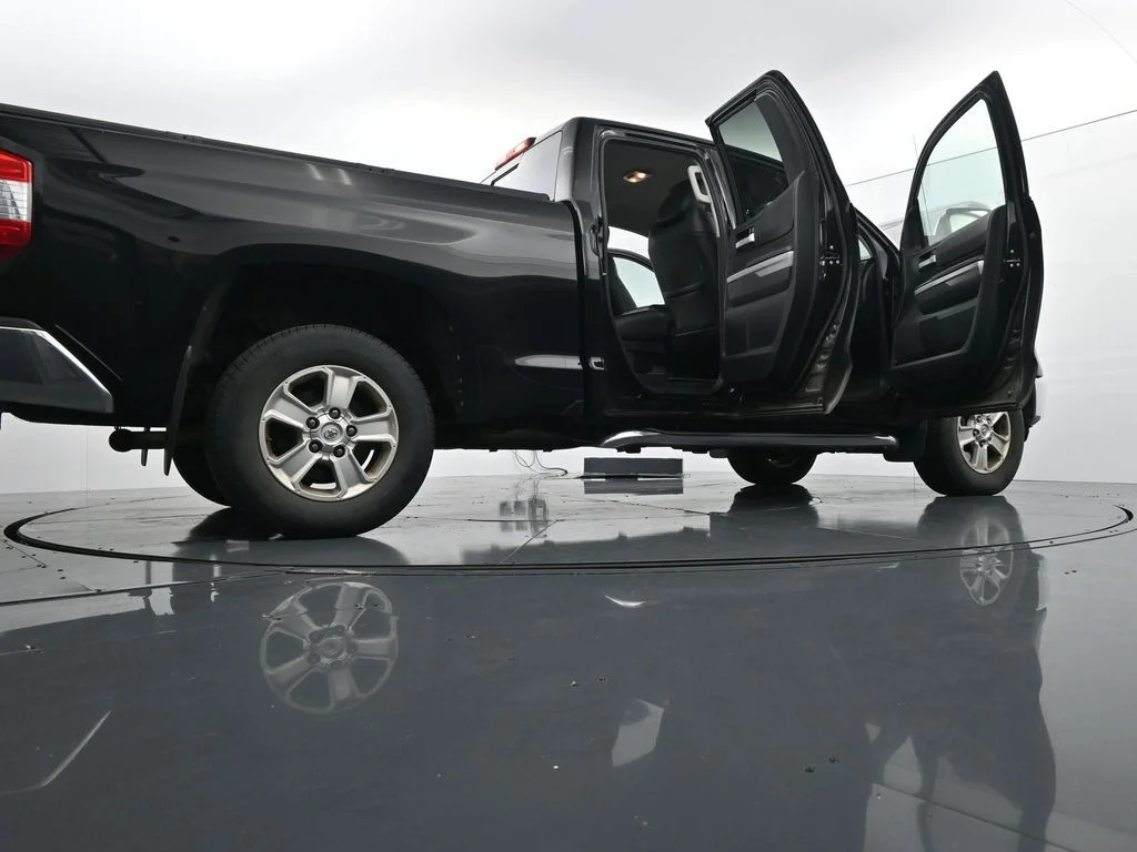 Used 2017 Black Toyota SR5 image 28
