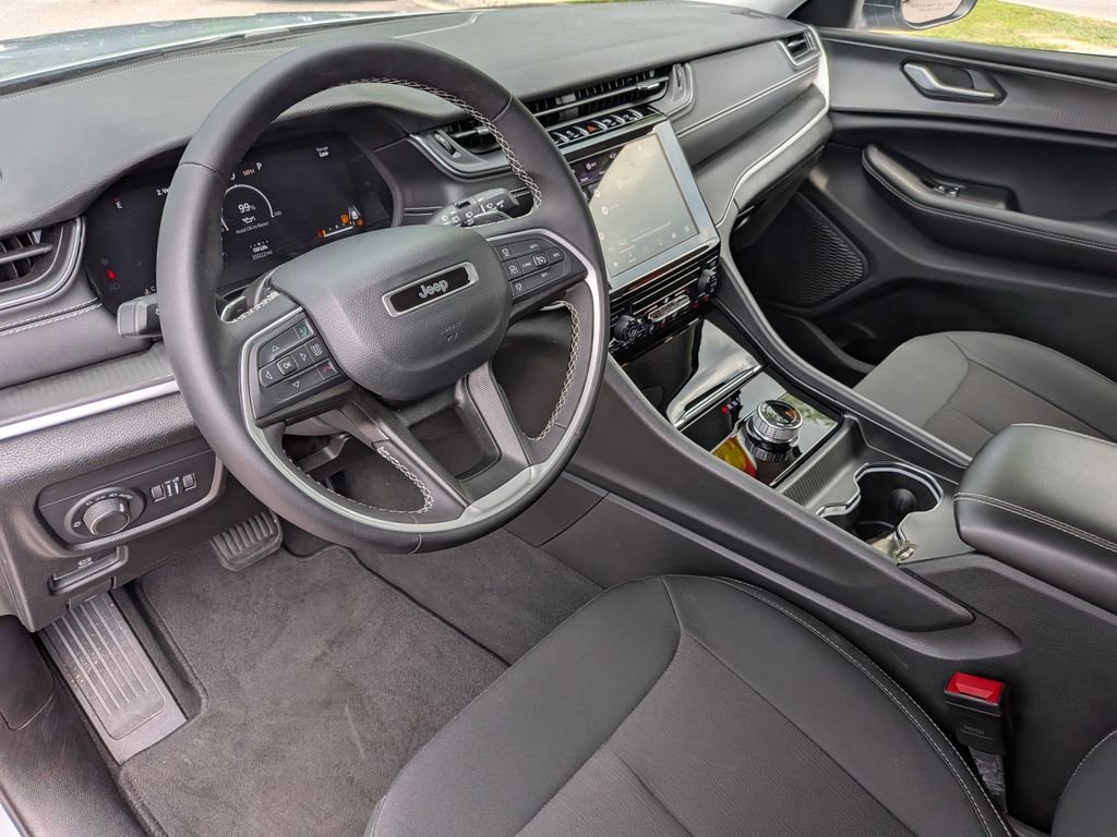 2024 Jeep Grand Cherokee L Laredo - Photo 13