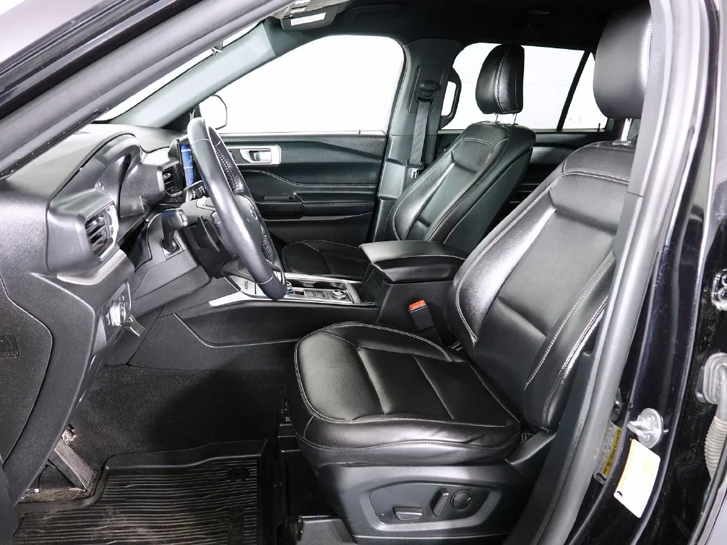 Used 2020 Black Ford XLT image 13