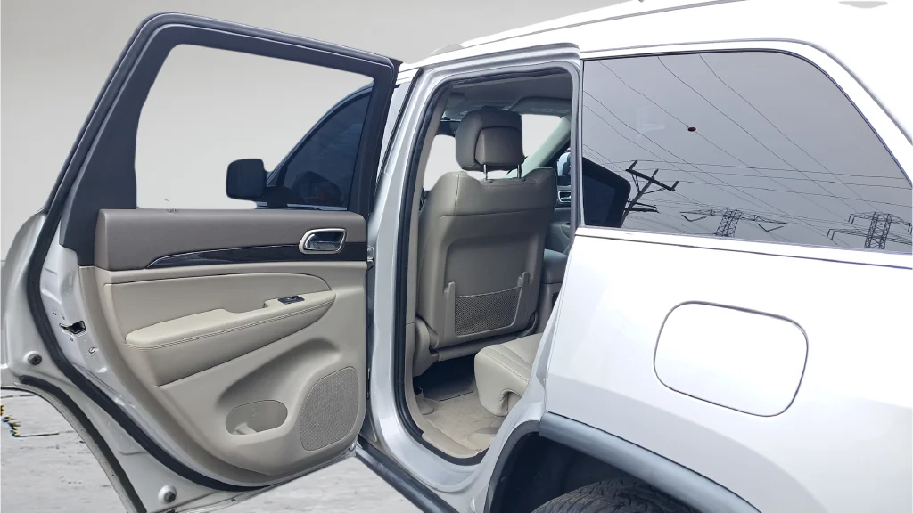 Used 2011 Silver Jeep Laredo image 11