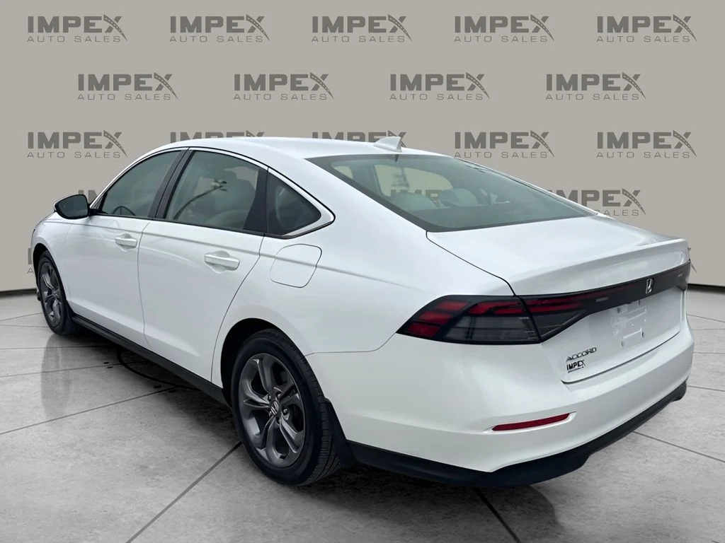 Used 2024 White Honda EX image 3