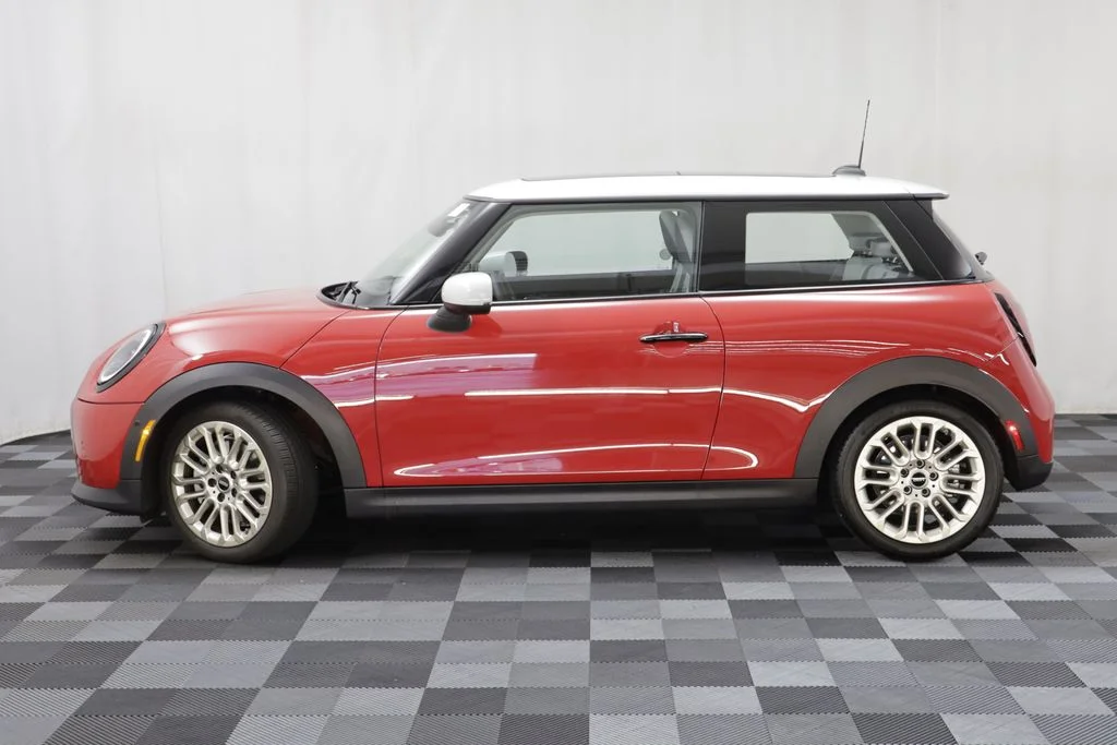 Certified Used 2026 Chili Red MINI Signature Plus image 4