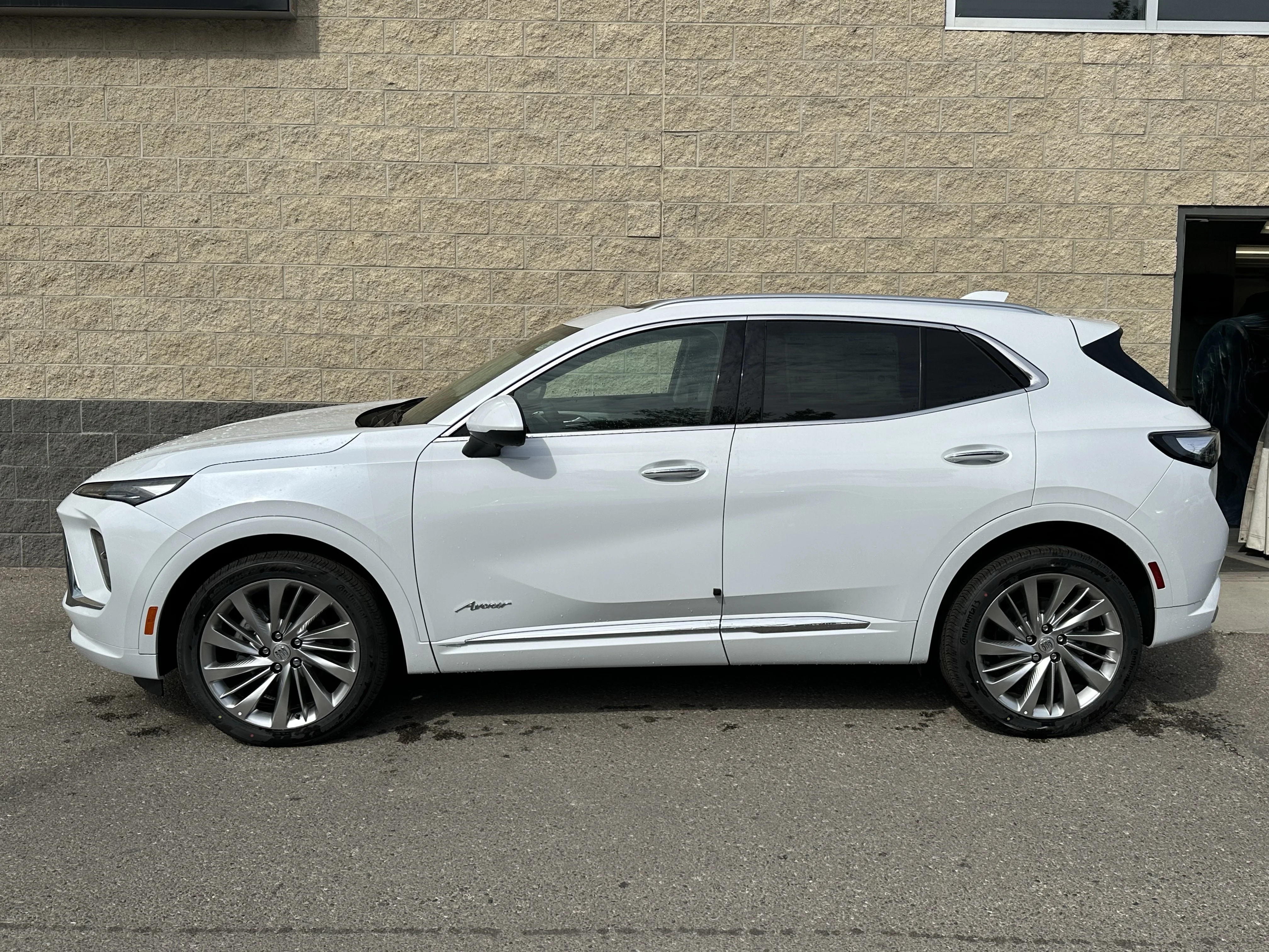 New 2026 Iridescent White Tricoat Buick Avenir image 3