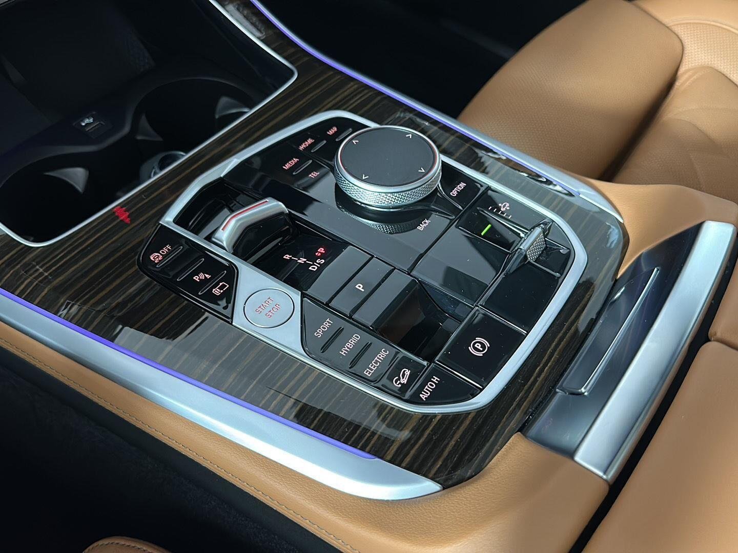 New 2026 Manhattan Green Metallic BMW xDrive50e image 19