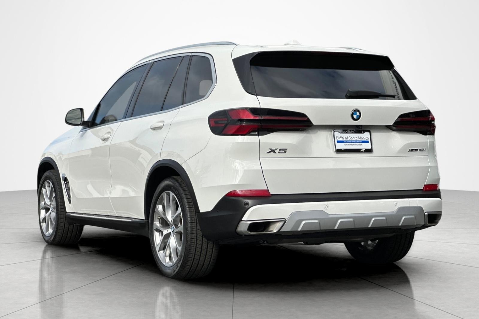 Certified Used 2024 Alpine White BMW xDrive40i image 3