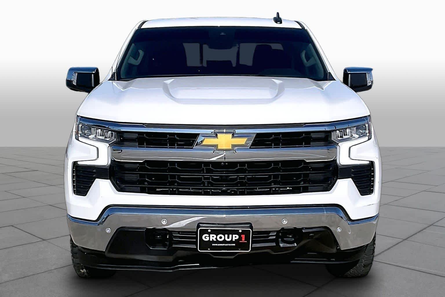 Used 2025 Summit White Chevrolet LT image 4