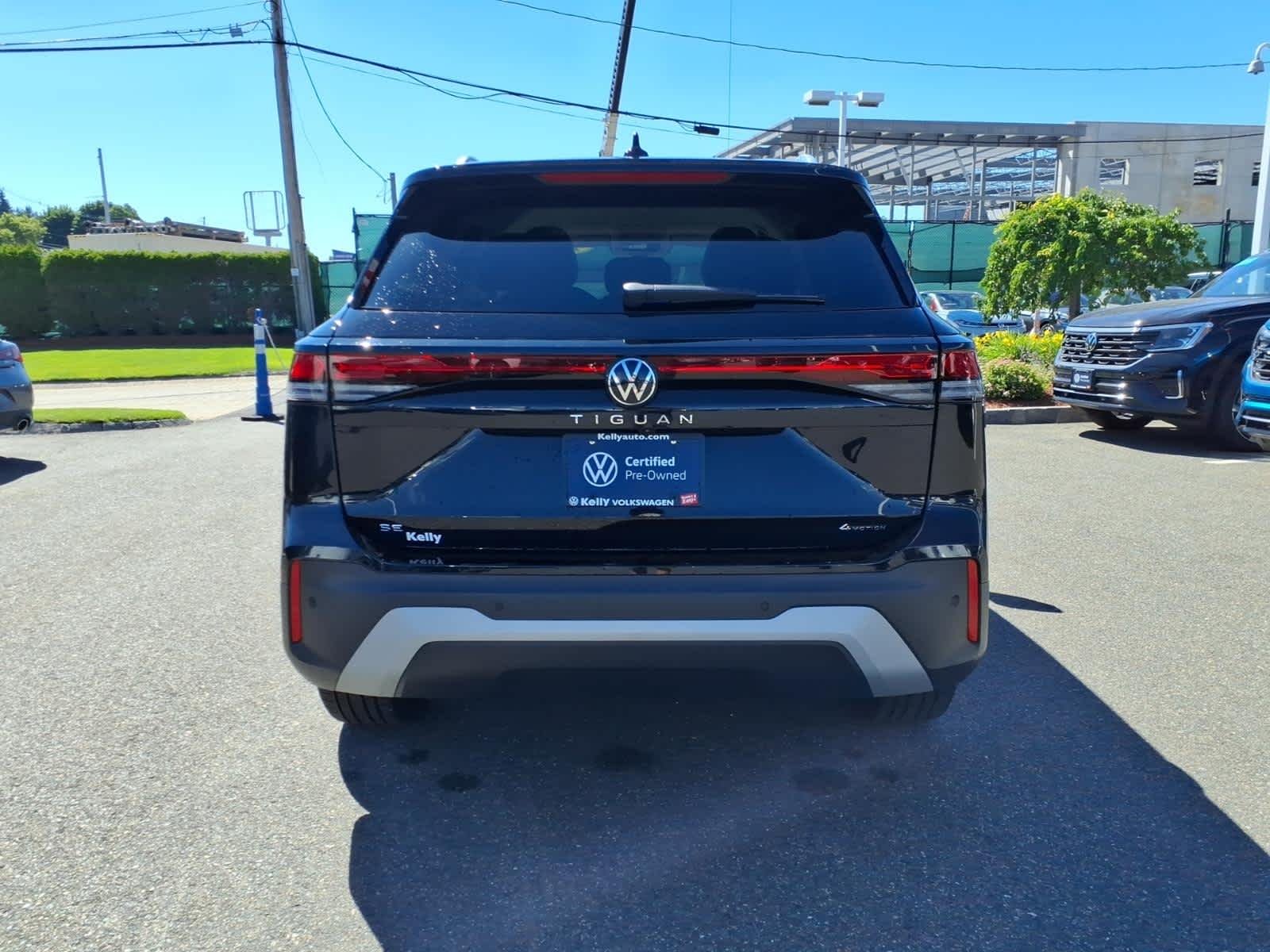 Certified Used 2025 Deep Black Pearl Volkswagen SE image 6